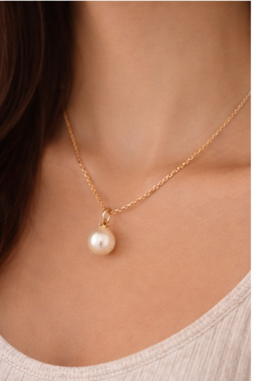 Classic Pearl Pendant Necklace
