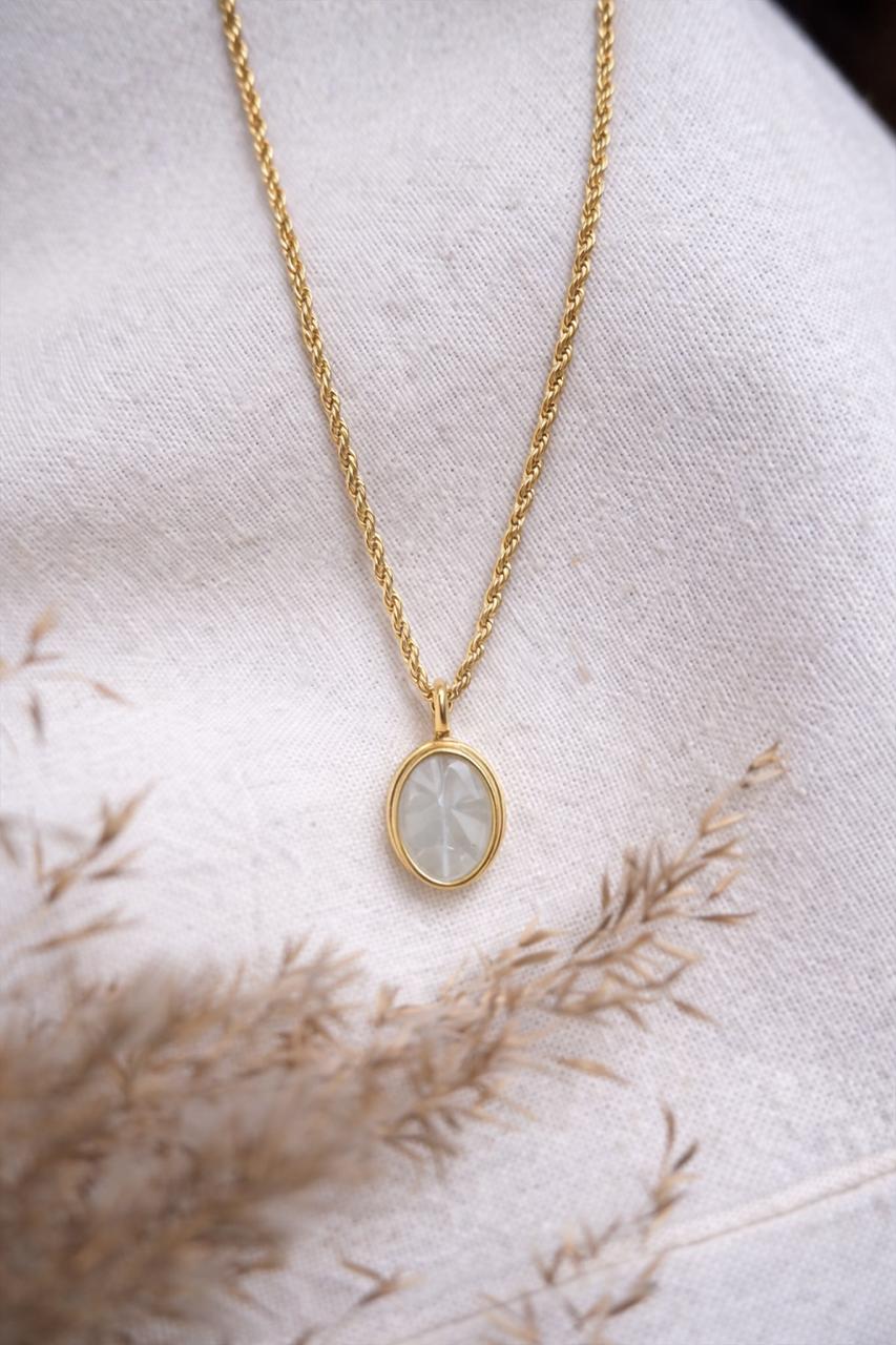 Minimalist Gold Pendant Necklace with Round Crystal Disc