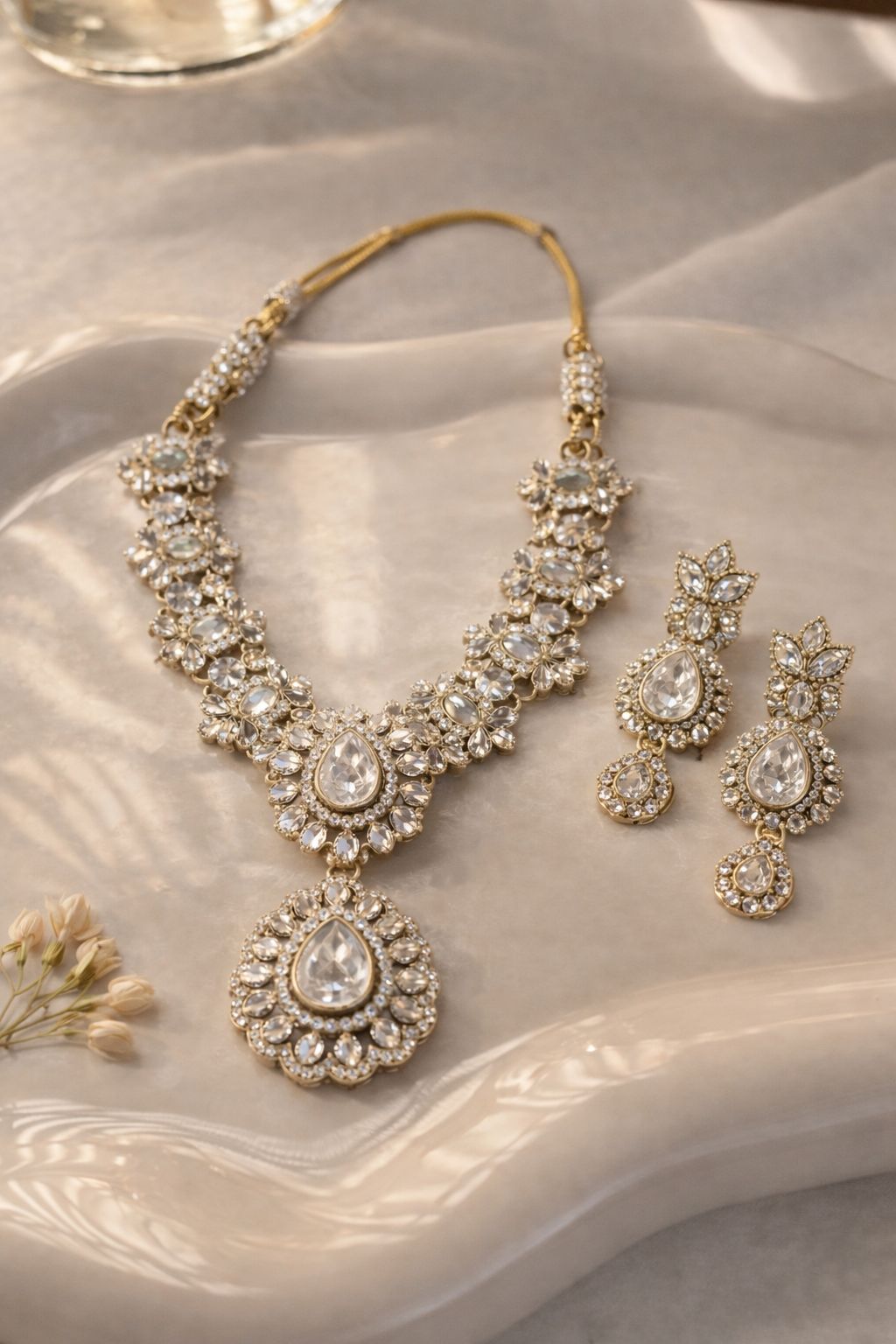 Elegant Kundan Bridal Necklace Set with Earrings & Maang Tikka – Traditional Gold-Tone Wedding Jewelry