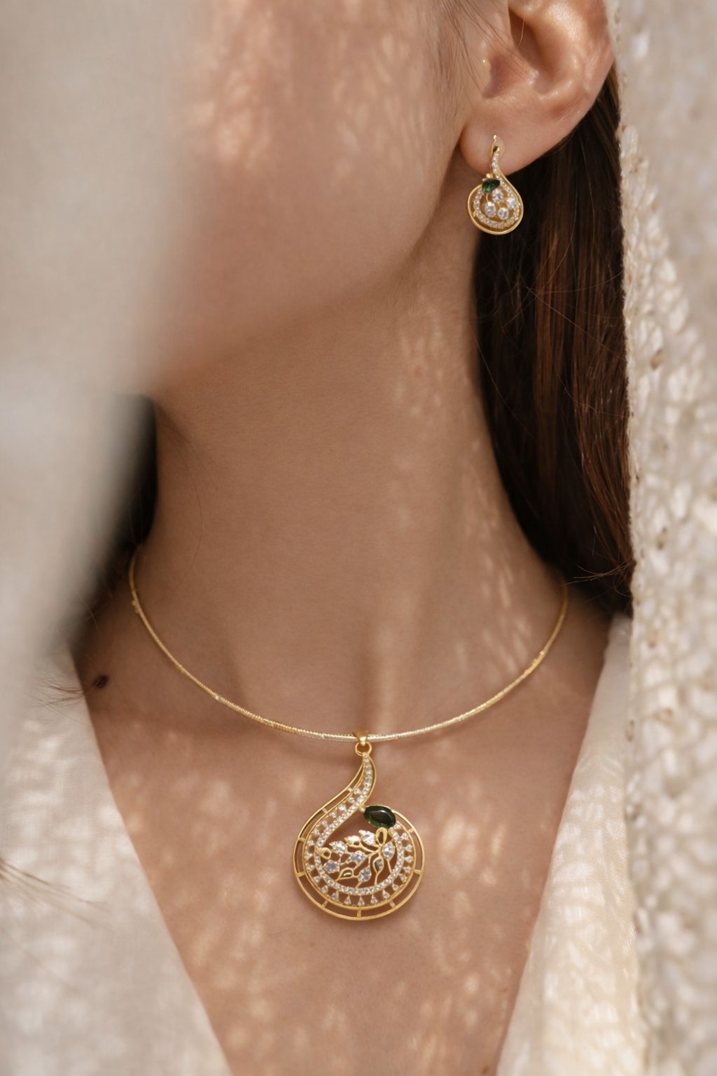 Elegant Paisley Green Stone Pendant Necklace Set with Matching Earrings