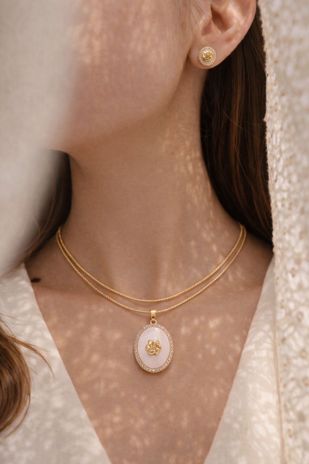 Elegant Oval Floral Pendant Necklace Set with Matching Stud Earrings