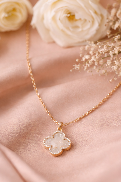 Clover Pearl Pendant Necklace