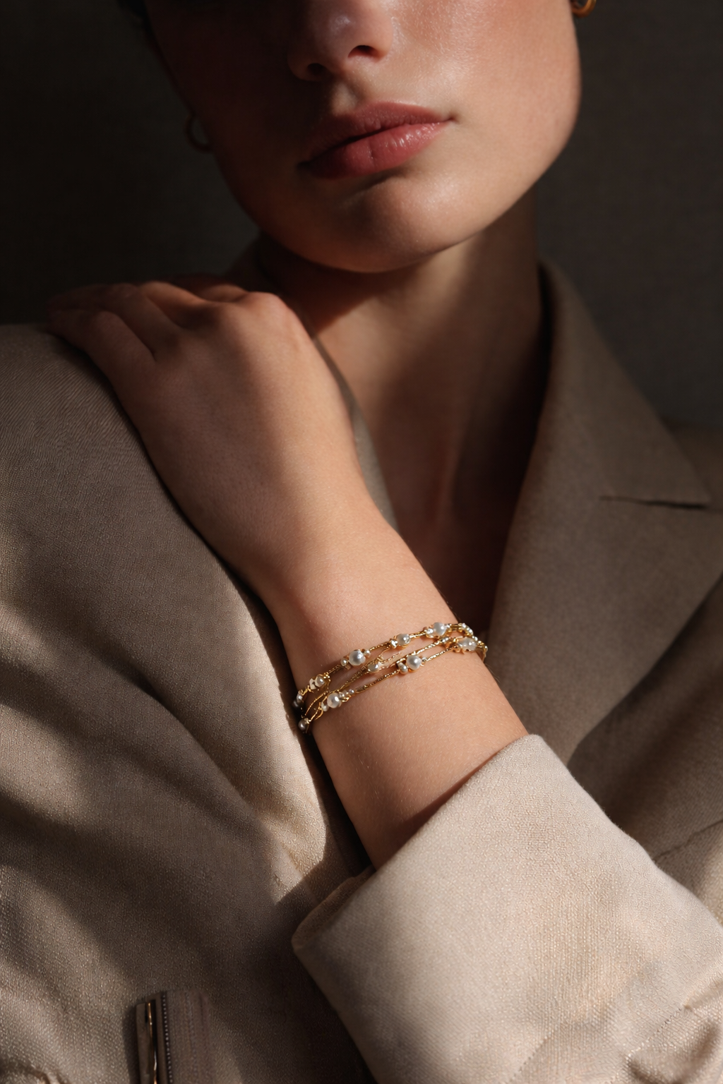 Elegant Dual-Tone Floral Beaded Multi-Layer Adjustable Bracelet for Women
