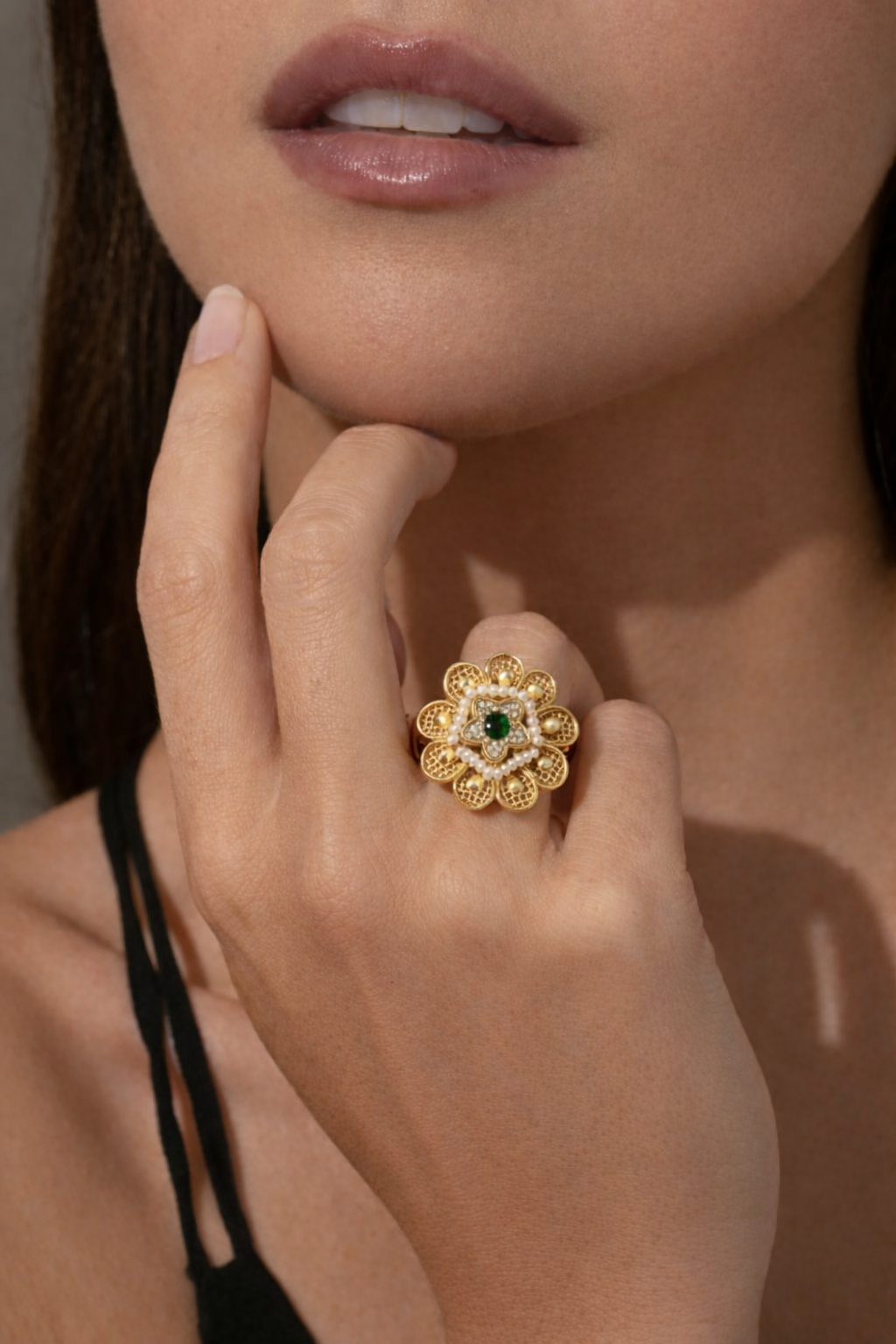 Floral Pearl & Green Stone Gold Ring – Elegant Vintage Style