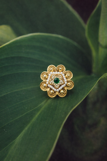 Floral Pearl & Green Stone Gold Ring – Elegant Vintage Style