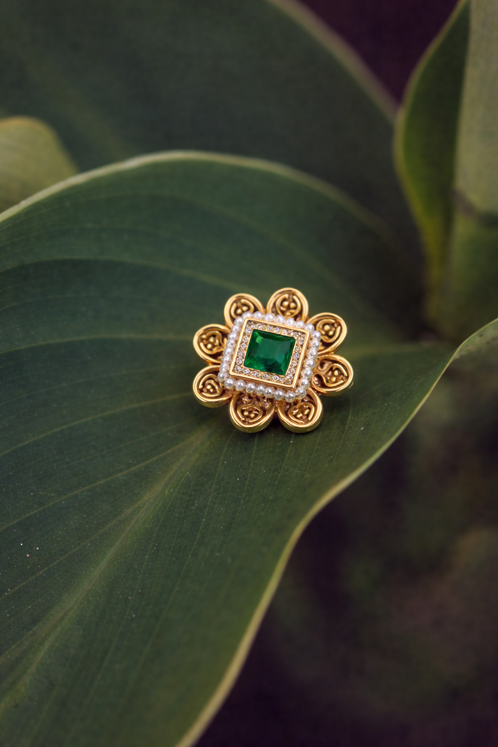 Royal Emerald Square Floral Gold Ring with Pearl Detailing