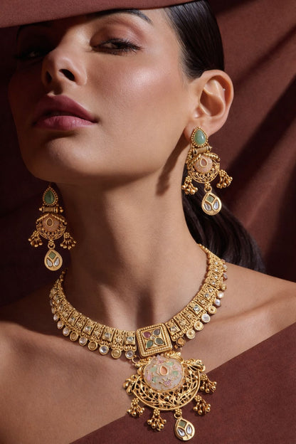 Elegant Antique Gold Filigree Kundan Pendant Necklace Set with Earrings