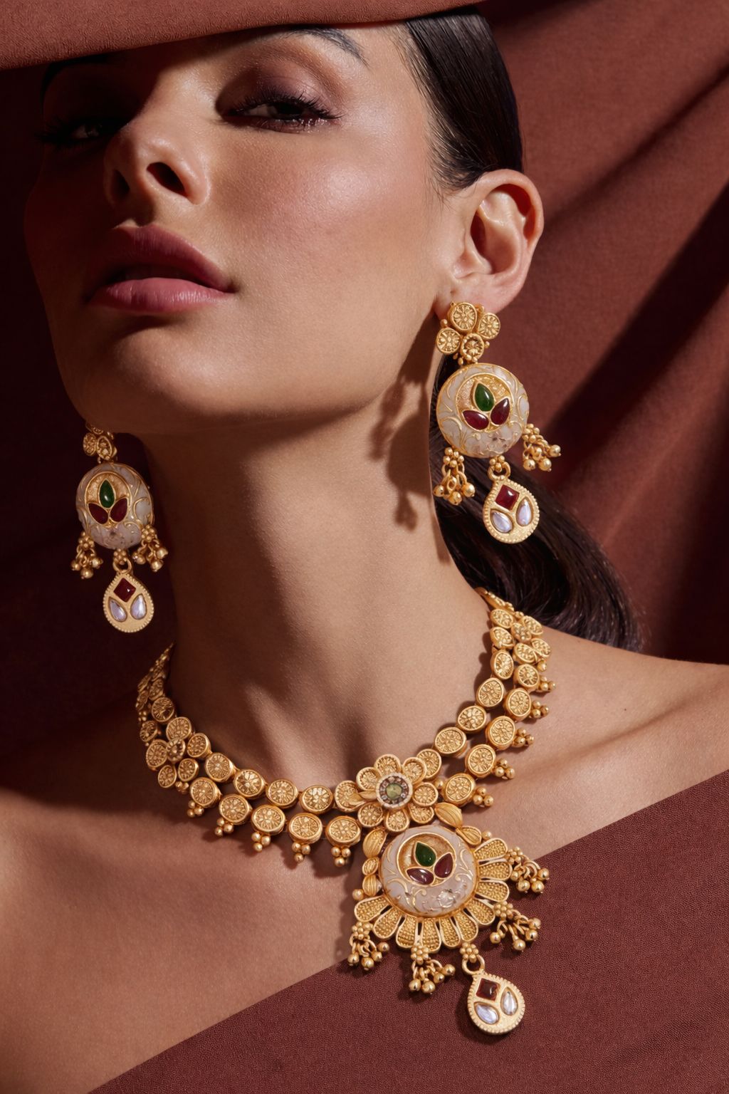 Elegant Floral Antique Gold Kundan Pendant Necklace Set with Earrings