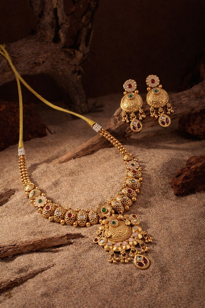 Elegant Antique Gold Kundan Pendant Necklace Set with Earrings