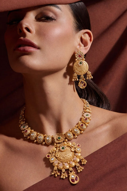 Elegant Antique Gold Kundan Pendant Necklace Set with Earrings