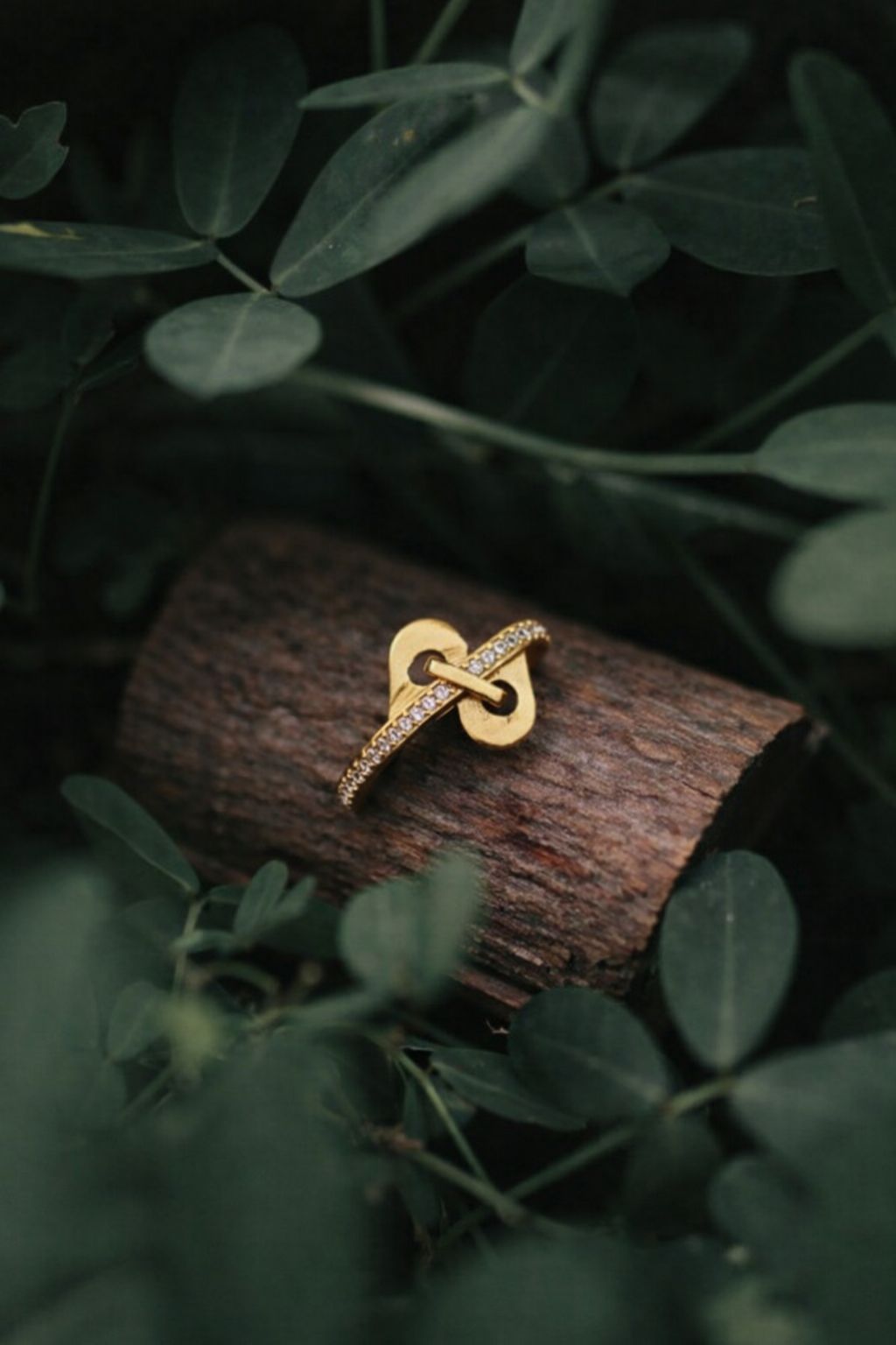 Elegant Infinity Heart Gold Ring with Diamond Accent Band