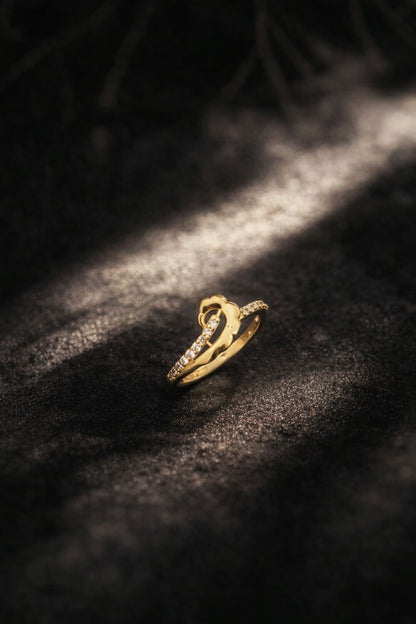 Elegant Floral Curve Gold Ring with Diamond Accent Band