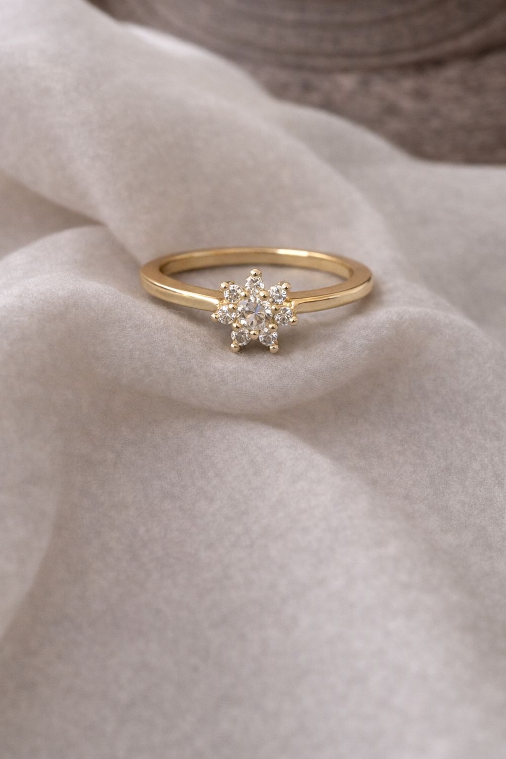 Elegant Floral Diamond Gold Ring – Minimalist Flower Design Ring for Women