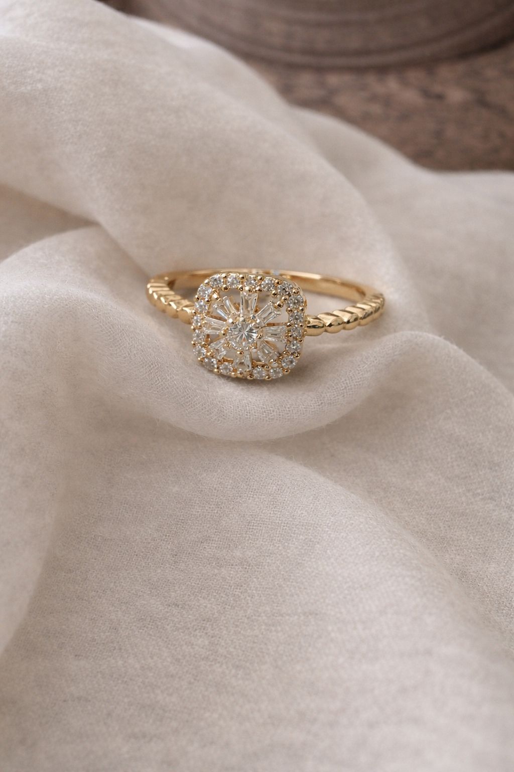 Luxury Gold Plated Cushion Cut Crystal Halo Ring for Women