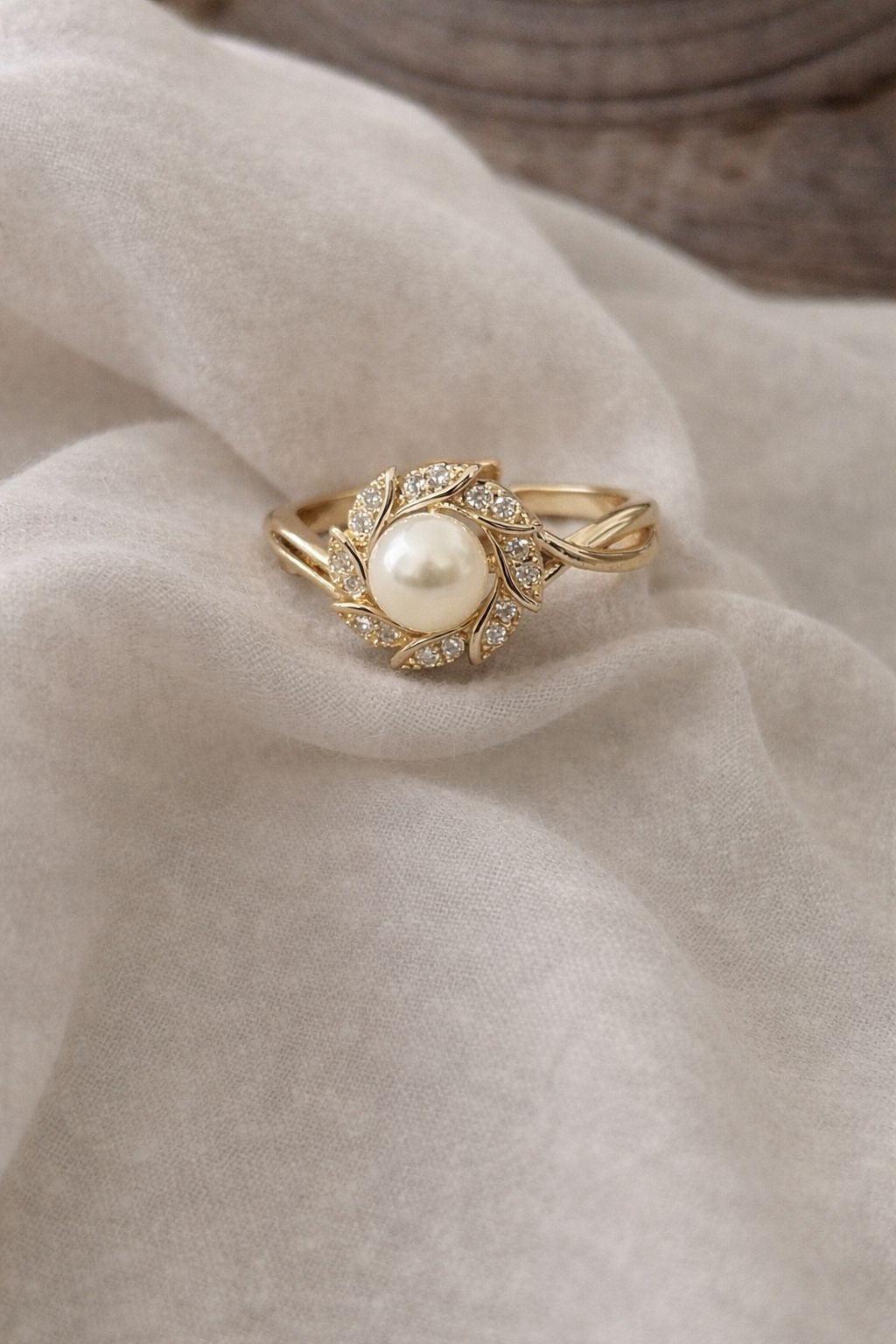 Elegant Pearl Leaf Ring – Vintage Gold Floral Pearl Ring for Women