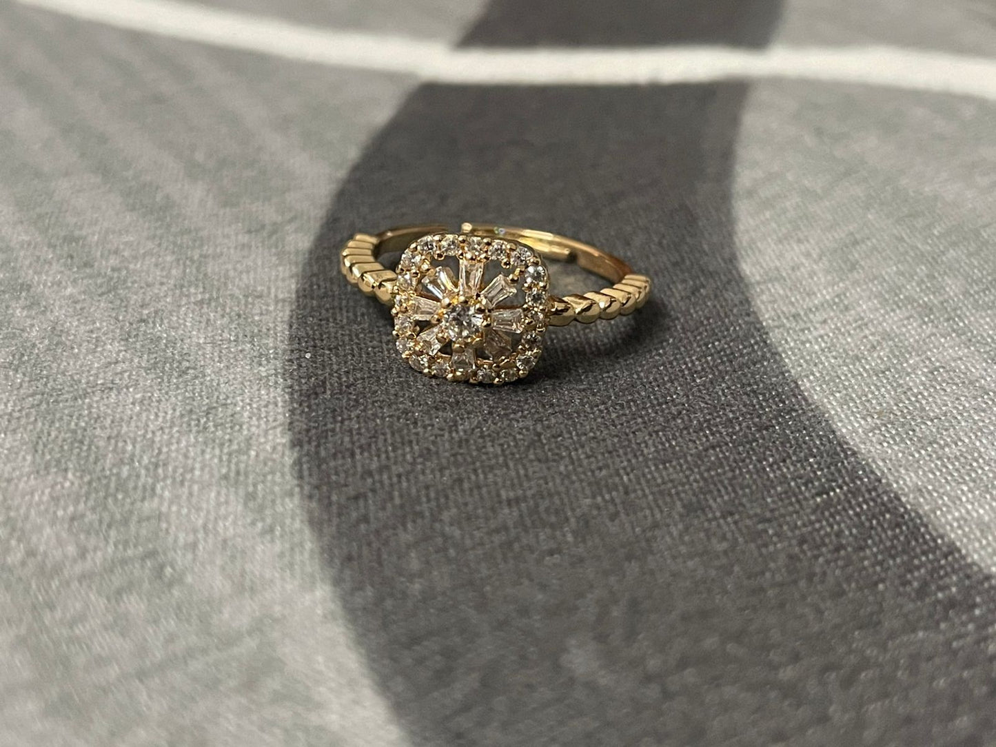Luxury Gold Plated Cushion Cut Crystal Halo Ring for Women