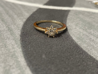 Elegant Floral Diamond Gold Ring – Minimalist Flower Design Ring for Women