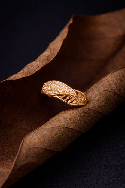 Elegant Gold Leaf-Inspired Diamond Ring with Pavé Detailing
