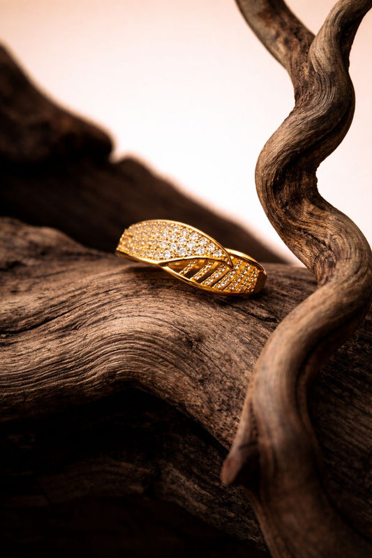 Elegant Gold Leaf-Inspired Diamond Ring with Pavé Detailing