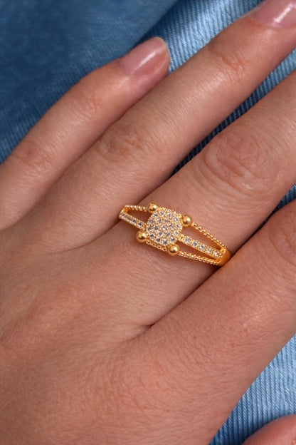 Elegant Gold Diamond Cluster Ring with Split Band & Beaded Detailing