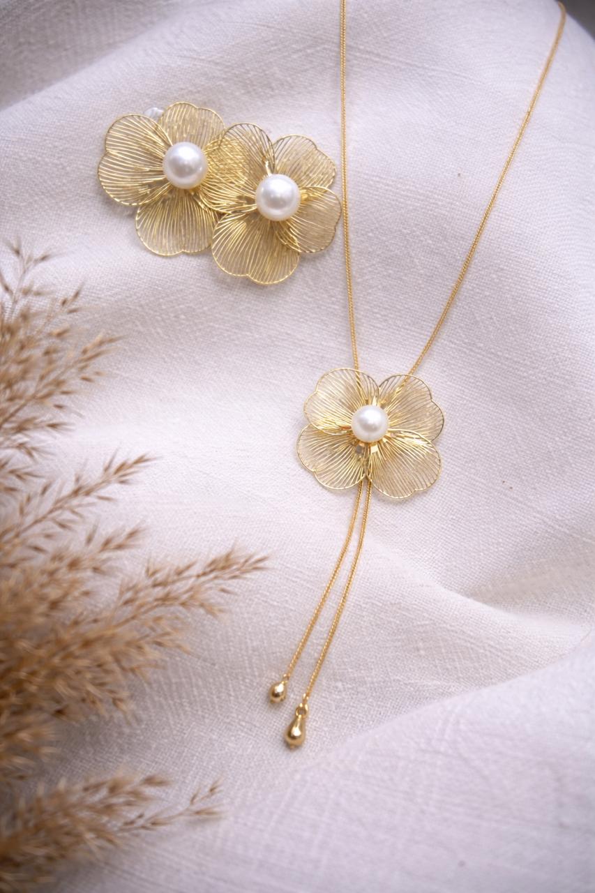 Elegant Gold Floral Pearl Jewelry Set with Pendant Necklace & Stud Earrings