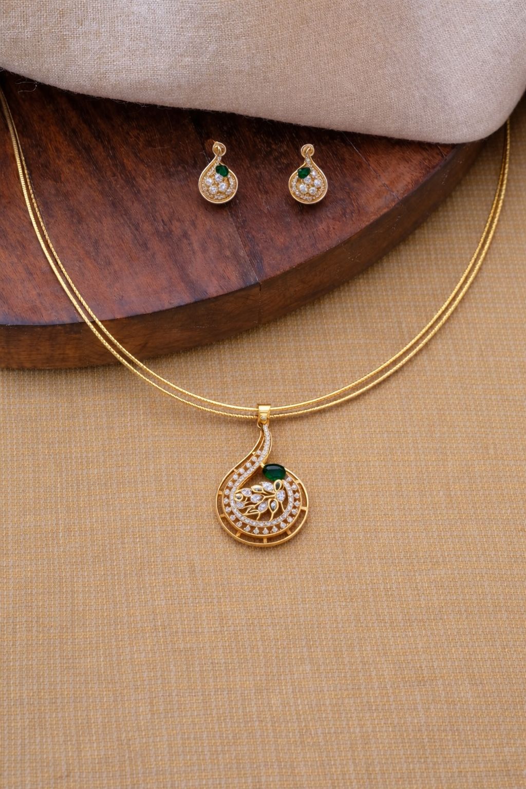 Elegant Paisley Green Stone Pendant Necklace Set with Matching Earrings