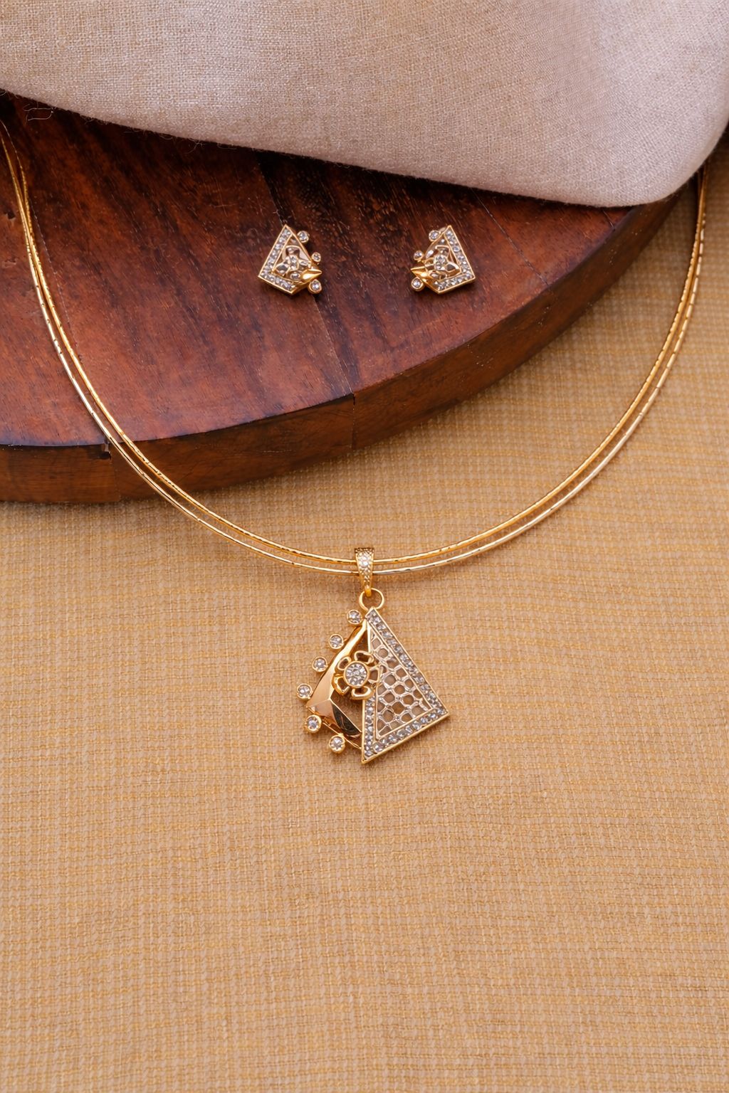 Elegant Geometric Designer Pendant Necklace Set with Matching Stud Earrings