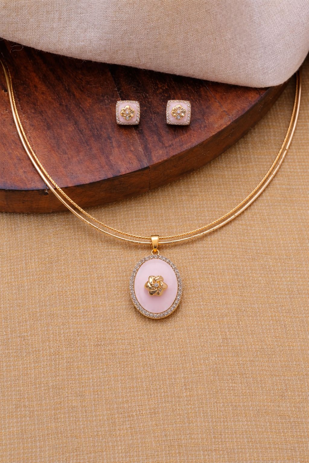 Elegant Oval Floral Pendant Necklace Set with Matching Stud Earrings