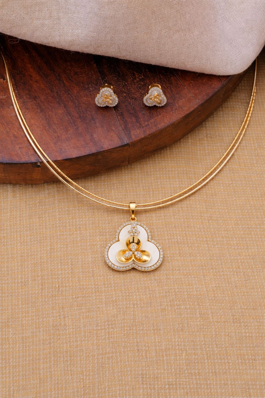 Elegant Clover Floral Pendant Necklace Set with Matching Stud Earrings