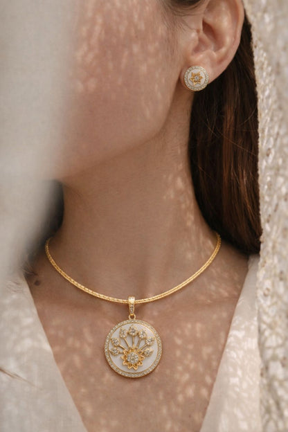Elegant Floral Medallion Pendant Necklace Set with Stud Earrings