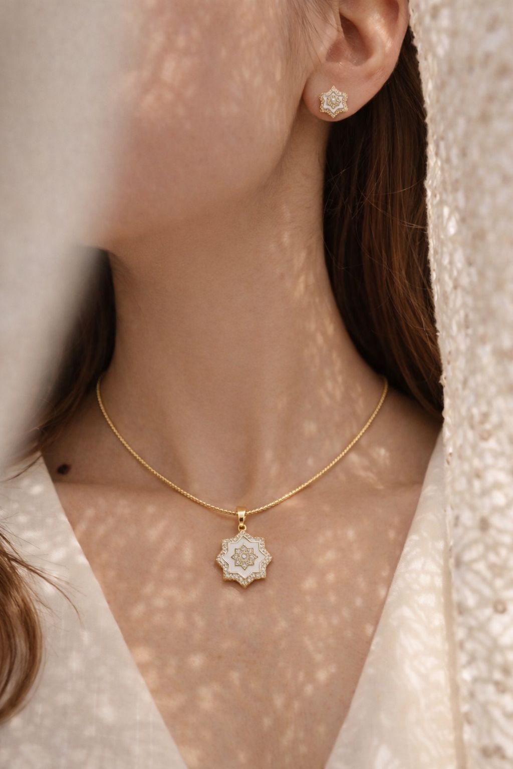 Elegant Star Floral Pendant Necklace Set with Matching Stud Earrings