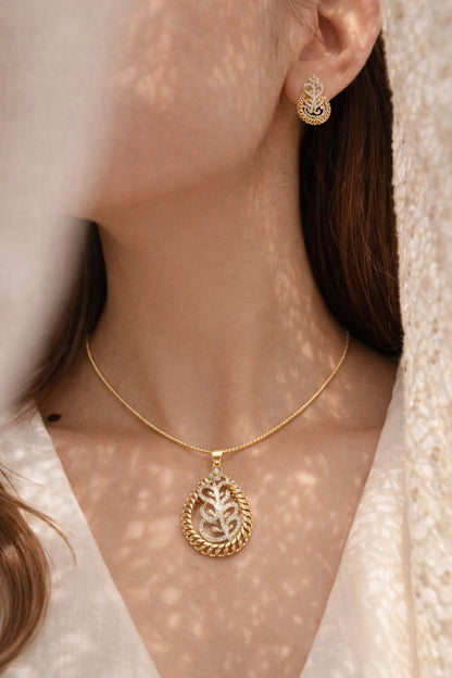 Elegant Traditional Paisley Leaf Pendant Necklace Set with Matching Earrings