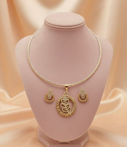 Elegant Traditional Paisley Leaf Pendant Necklace Set with Matching Earrings