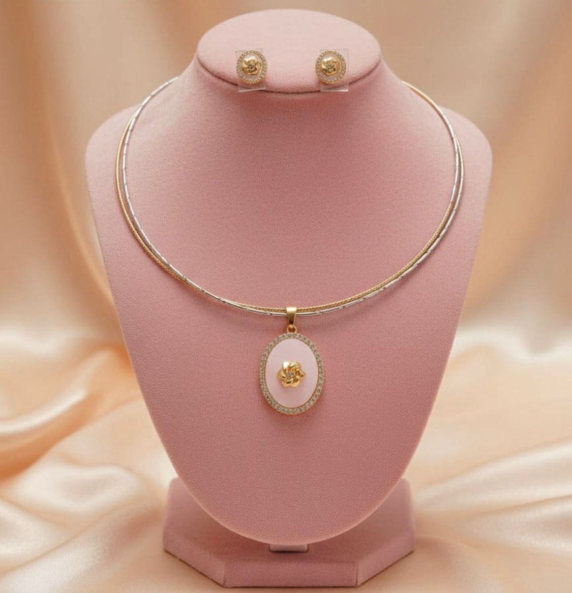 Elegant Oval Floral Pendant Necklace Set with Matching Stud Earrings